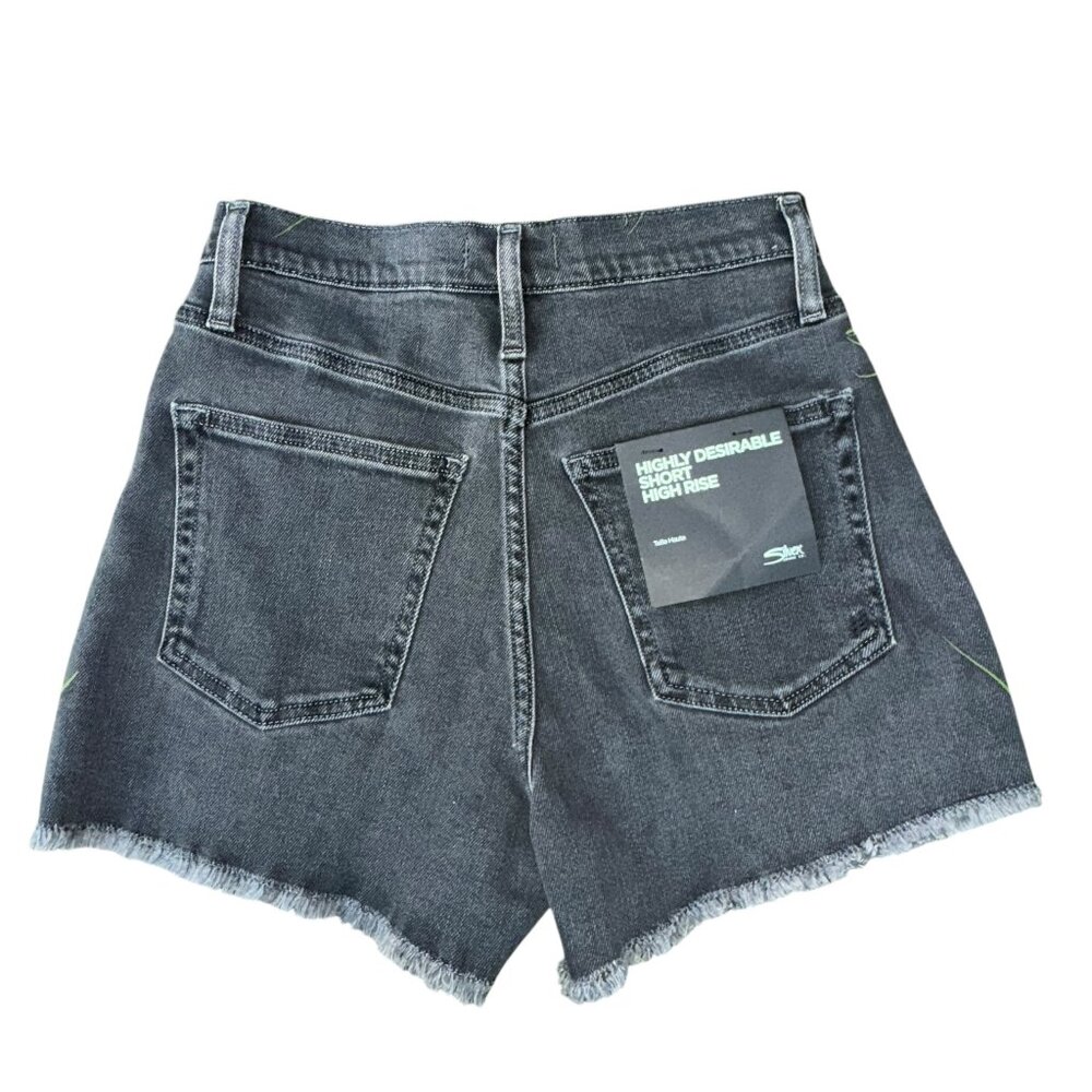 NWT SILVER JEANS "Highly Desirable" High Rise Short in Black Size 27 - Picture 2 of 10